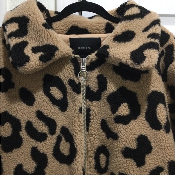NWOT Forever 21 Plus Leopard Cozy Bomber Jacket - Picture 3 of 4